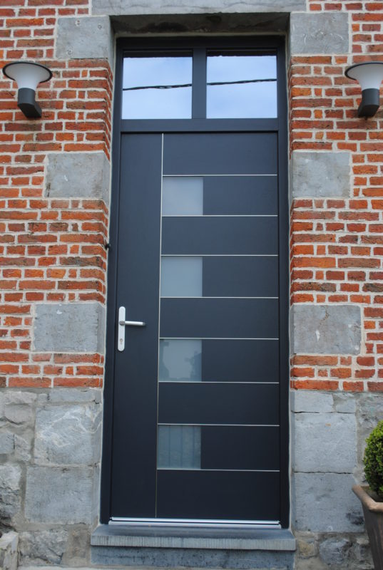 pose de porte d'entrées pvc aluminium